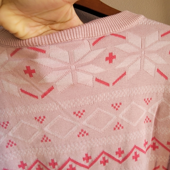 Brand New Pink BARBIE Logo Women's Sweater Top Size Medium 2024 Mattel - Picture 11 of 11